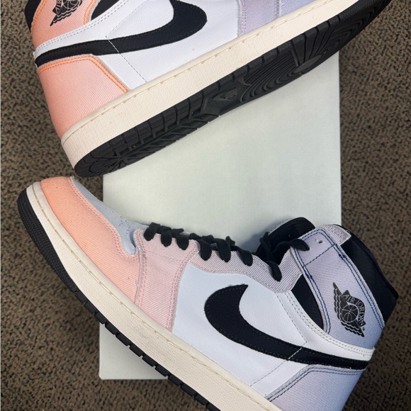 Jordan Retro High OG Skyline- Sneakers Black, White, Peach